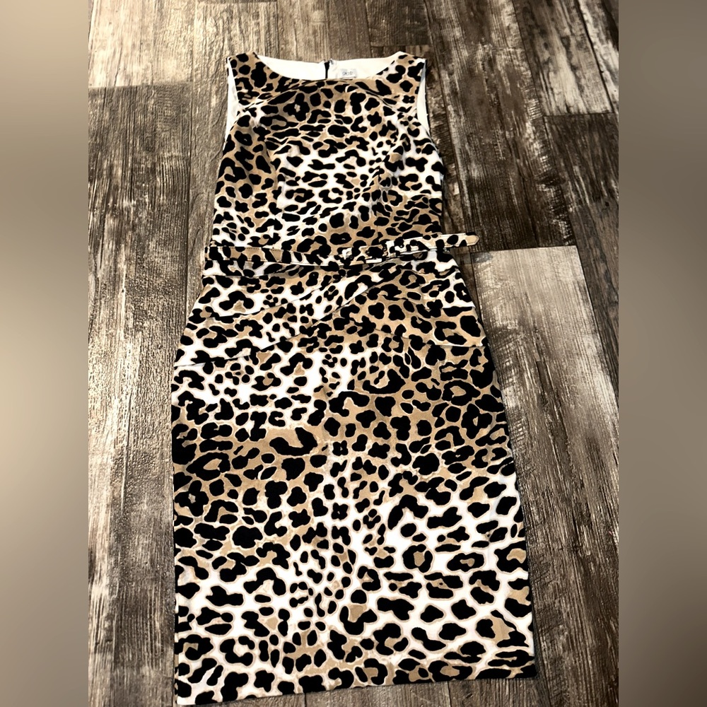 Beautiful amazing quality leopard print cache dress with belt